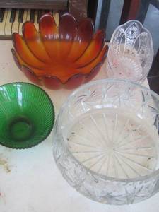 lot 371 image: brown fruit bowl, clear glass bowl, small green bowl