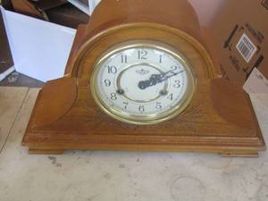 lot 374 image: D & A mantle clock