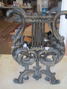 lot 562 image: musical symbol metal stand