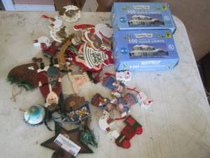 lot 568 image: Christmas lot