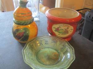 lot 572 image: green glass fruit bowl, red dcor bowl, decorative vase