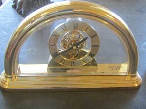 lot 584 image: Verichron quartz table top clock