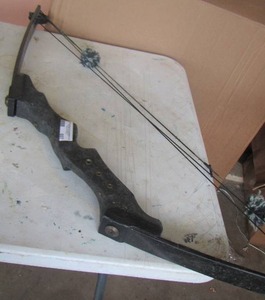 lot 607 image: bow doesn�t have arrows