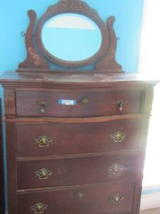 lot 616 image: Chester drawers 5 drawers with small mirror at the top