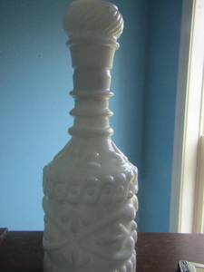lot 617 image: milk glass canister