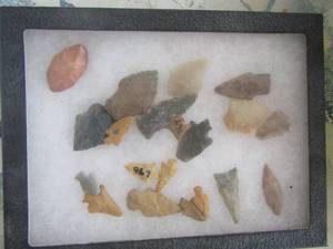 lot 668 image: display of arrow heads