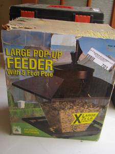 lot 701 image: large pop up feeder,