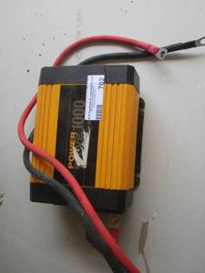 lot 702 image: power invertor 1000