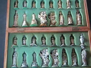 lot 933 image: chess set in case