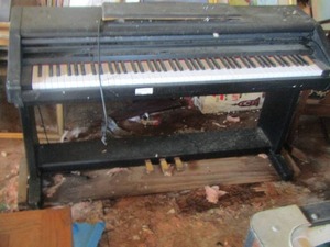lot 935 image: piano
