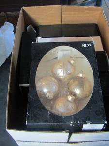 lot 937 image: vintage CHRISTMAS Bulbs