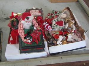 lot 1020 image: Christmas lot of it all