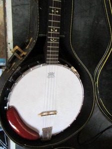 lot 12 image: Franciscan Banjo in original case-220M-weather king