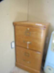 lot 1027 image: 2 drawer wooden file cabinet (keys included)