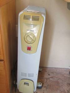 lot 1028 image: electric floor heater ( works)