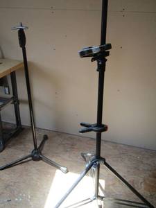 lot 1036 image: curtain stand with clips