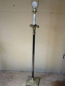 lot 1048 image: beautiful floor lamp does not have shade