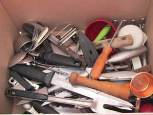 lot 1059 image: utensil knives lot