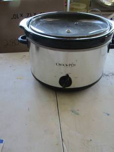 lot 1062 image: crock pot with lid works