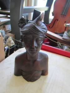 lot 1074 image: Bali head statue