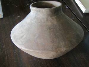 lot 1142 image: clay pottery