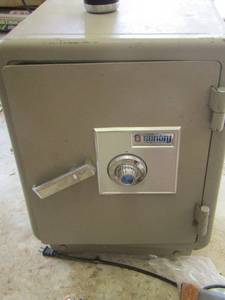 lot 1197 image: sentry safe