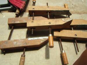 lot 1217 image: WOOD CLAMPS  QTY 3