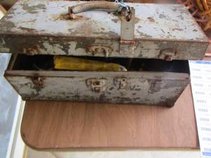 lot 1081 image: TOOLBOX WITH CONTENTS