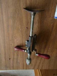 lot 1087 image: VINTAGE HAND CRANK DRILL