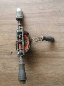 lot 1088 image: VINTAGE HAND CRANK DRILL