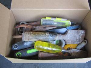 lot 1113 image: box full of small hand tools