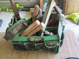 lot 1117 image: green caddy bag with files and more