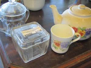 lot 1118 image: tea pot with cup