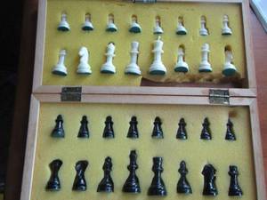 lot 1139 image: chess set all pieces included