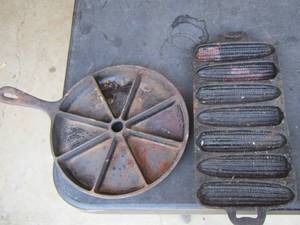 lot 1231 image: cast iron corn bread pans