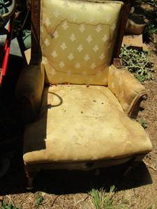 lot 1247 image: yellow  chair needs cleaned
