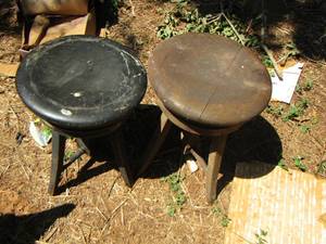 lot 1249 image: VINTAGE PIANO STOOLS  QTY 2   spinning stools one black and one brown