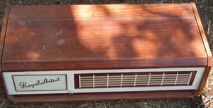 lot 1261 image: VINTAGE FARFFISA ROYAL ARTIST  PORTABLE CHORD  ORGAN  195060S