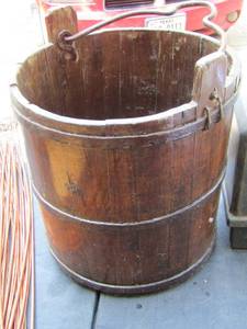 lot 1269 image: Vintage brown handled bucket