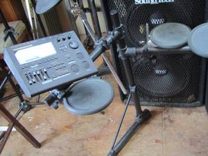 lot 1282 image: EXPANDED TDW -1  V DRUMS  -ELECTRONIC DRUM SET