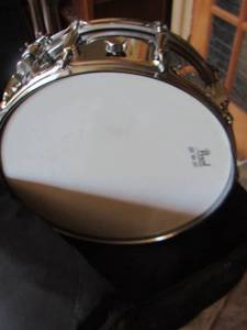 lot 1300 image: Pearl drum with stand and case