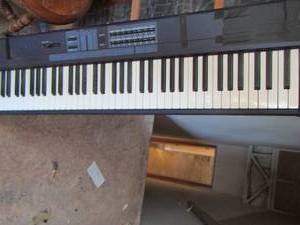 lot 1309 image: keyboard no plugs are cords