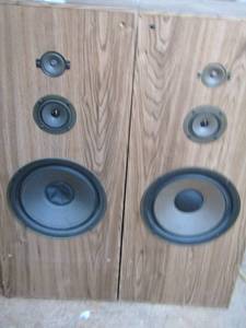 lot 1318 image: set of 2 speakers