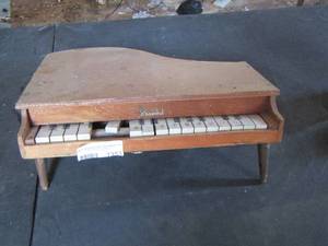 lot 1353 image: Schoenhut PIANO COMPANY  small table top piano missing one leg