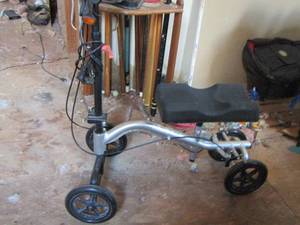 lot 1356 image: ANKLE SCOOTER  for broken lower le ankle