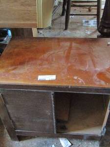 lot 1360 image: small wooden side table with 1 door broke but has door with it