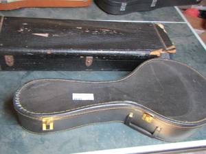 lot 1371 image: Banjo instrument case empty, Violin case empty