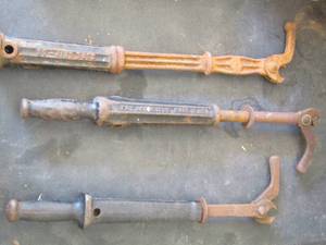 lot 1661 image: vintage nail pullers  qty 3