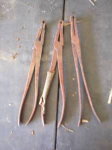 lot 1665 image: long handled pliers