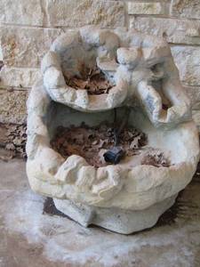 lot 1679 image: outdoor water fountain unknown working condition